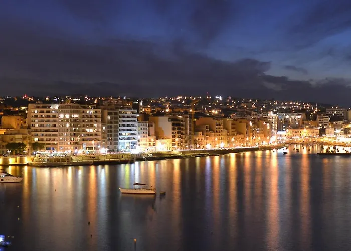 Cosy Apartment Steps To St George\'S Bay