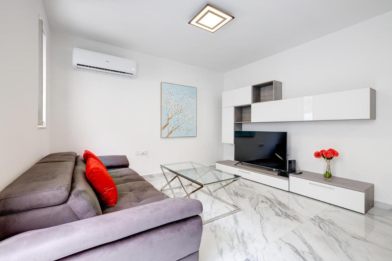 Apartament Cosy Steps To St George's Bay