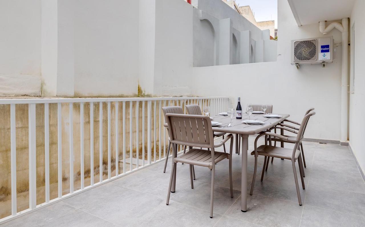 Cosy Steps To St George's Bay Apartament *