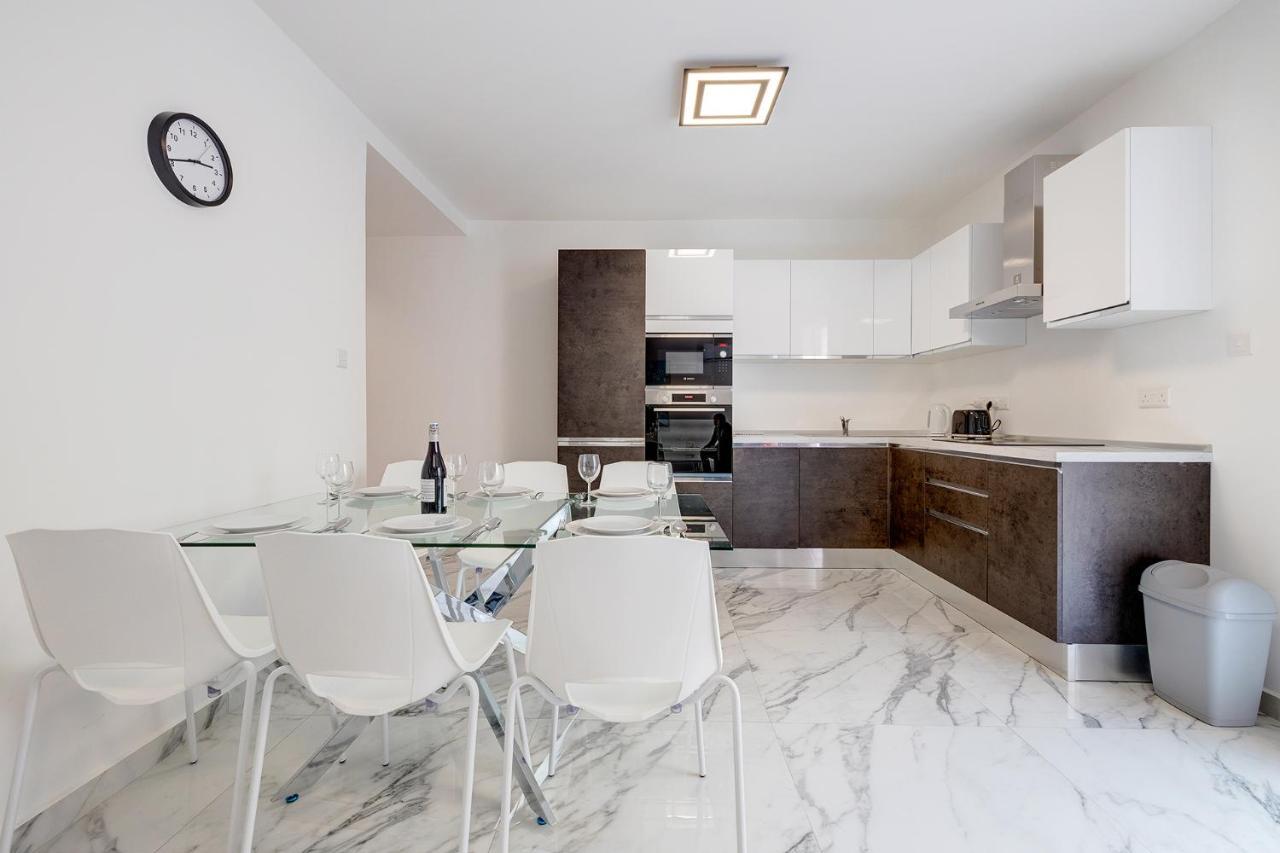 Cosy Steps To St George's Bay Apartament *
